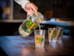 APS 1,5 Liter Glaskaraffe Glas/ Edelstahl -Neuetischkultur-Shop 2220436000 prod 003